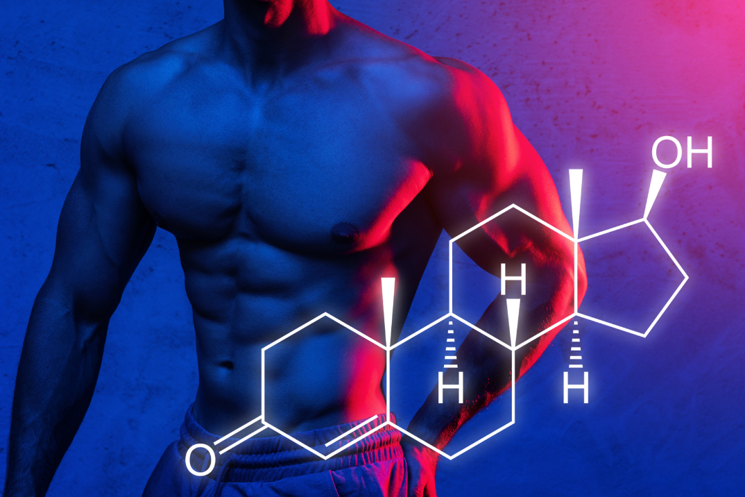 Muskelmann oberkörperfrei mit Formel symbolisch zu Testosteron erhöhen