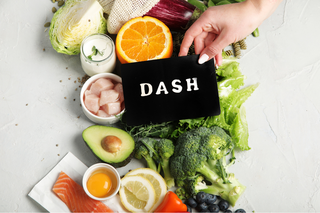 DASH-Diät Kollage mit verschiedenen Lebensmitteln