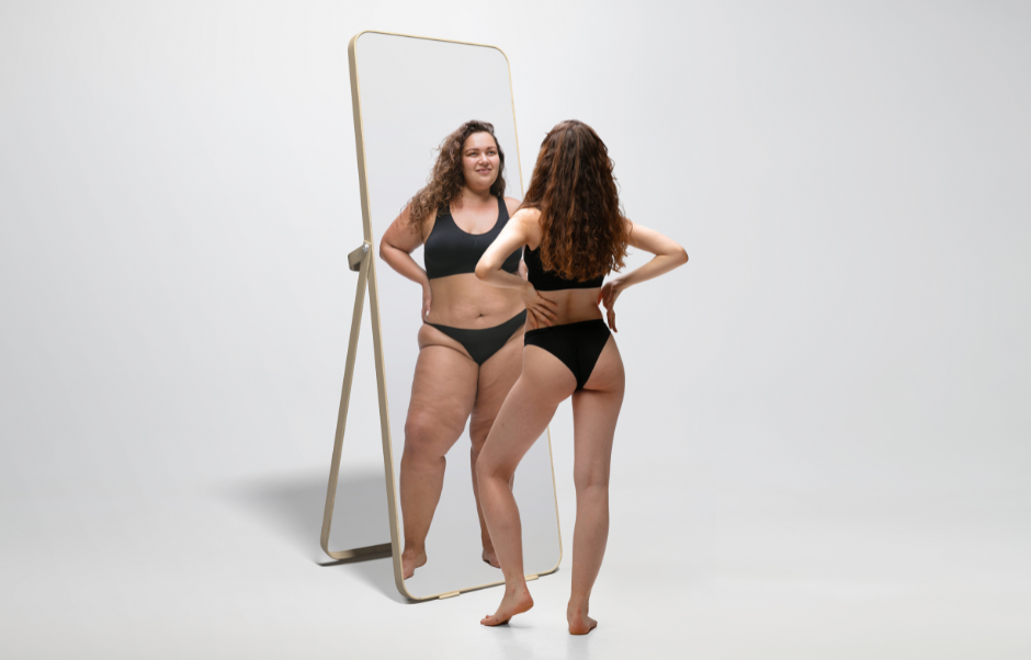 Spiegelbild zweier Frauen- Wie kann ich am schnellsten 10 Kilo abnehmen?