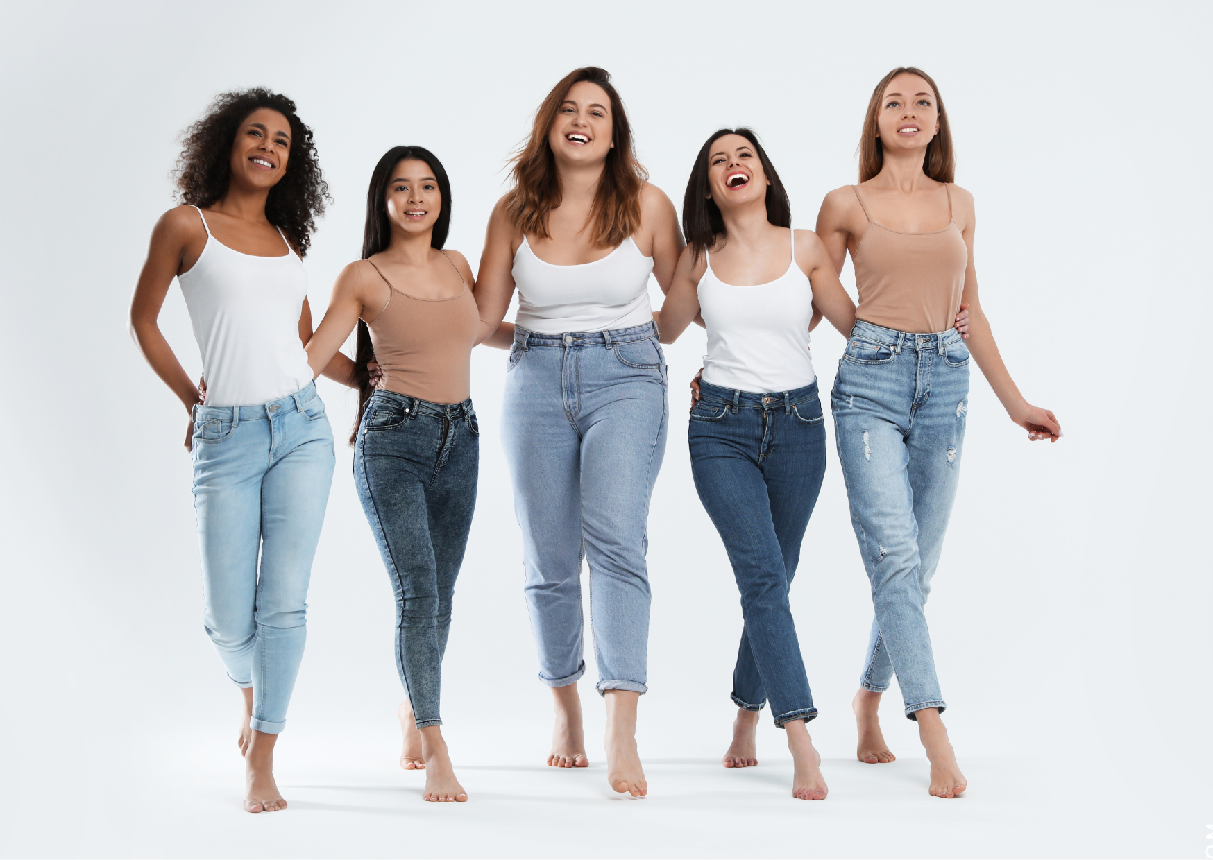 welches Gewicht ist normal bei einer Frau symbolisiert durch 5 verschiedene junge Frauen