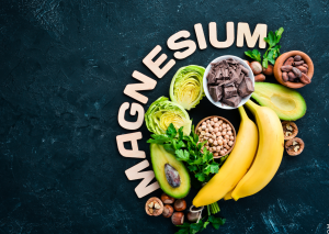 Mangel an Magnesium kann zu Heißhungerattacken führen, dargestellt durch magnesiumreiche Lebensmittel