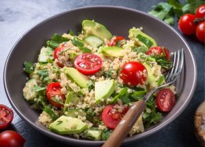 Abnehmen mit Avocado Quinoa Salat