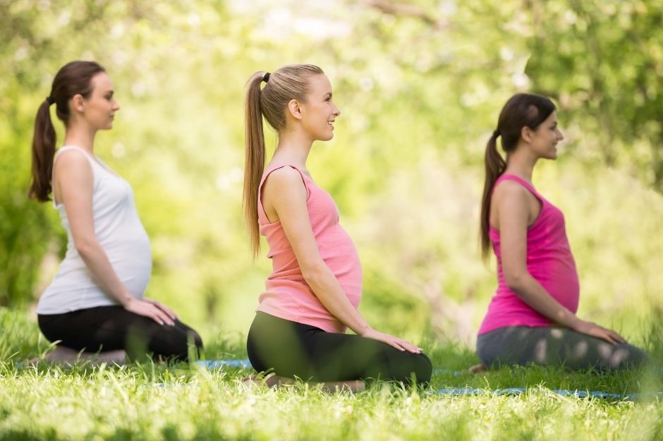 Yoga in der Natur ist super Sport für Schwangere