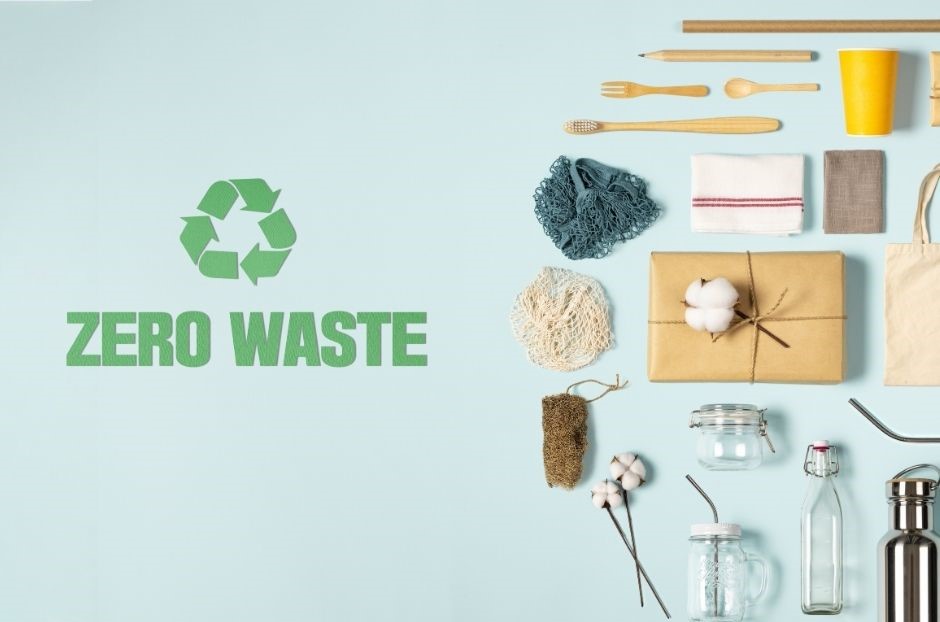 Zero-Waste-Ernährung Kollage mit verschiedenen wiederverwertbaren Bestecken, Tellern und Co